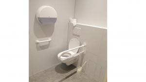 La toilette pmr de l'Hôtel de Ville d'Ottignies-Louvain-la-Neuve