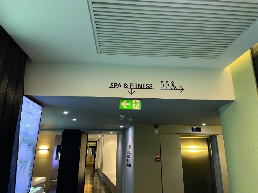 Toilette PMR- Martin's Louvain-la-Neuve - 2