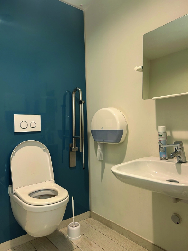 Toilette PMR- Centre de Cardiologie Charlemagne - 4