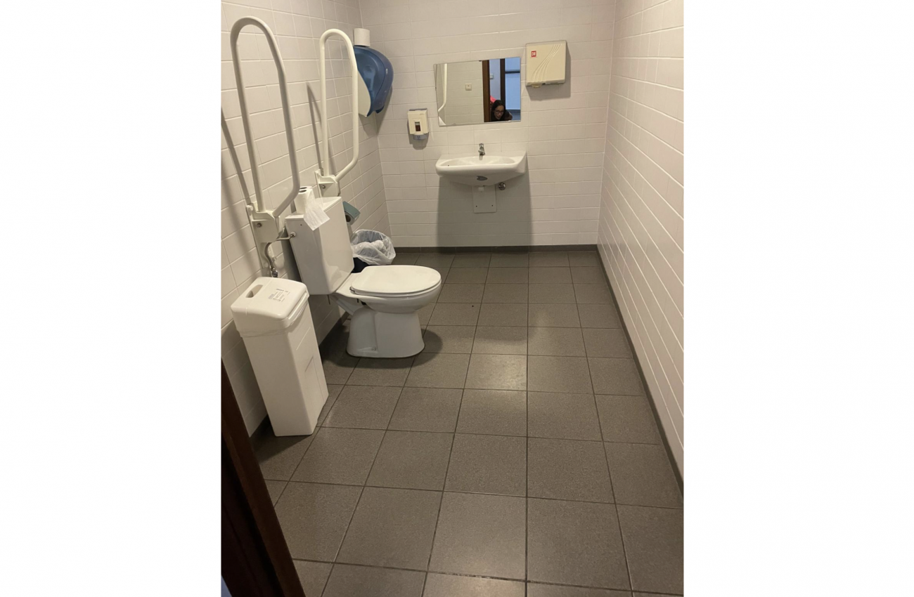 Toilette PMR - CEME - Charleroi Espace Meeting Européen - 1