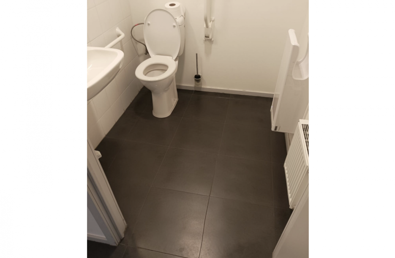 Toilette PMR - Prisme ∙ Centre culturel de Namur - 1