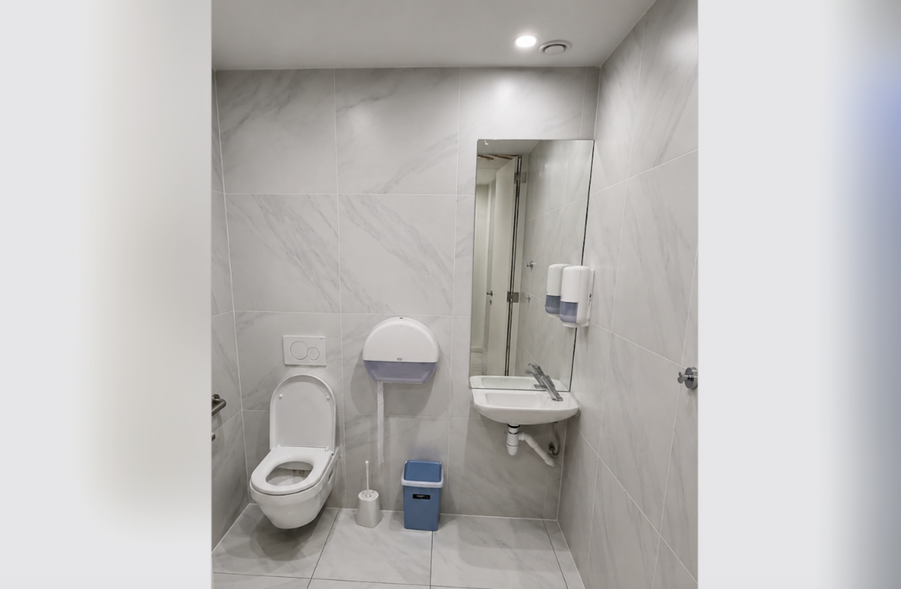 Toilette PMR - Médiacité Shopping Liège - 1