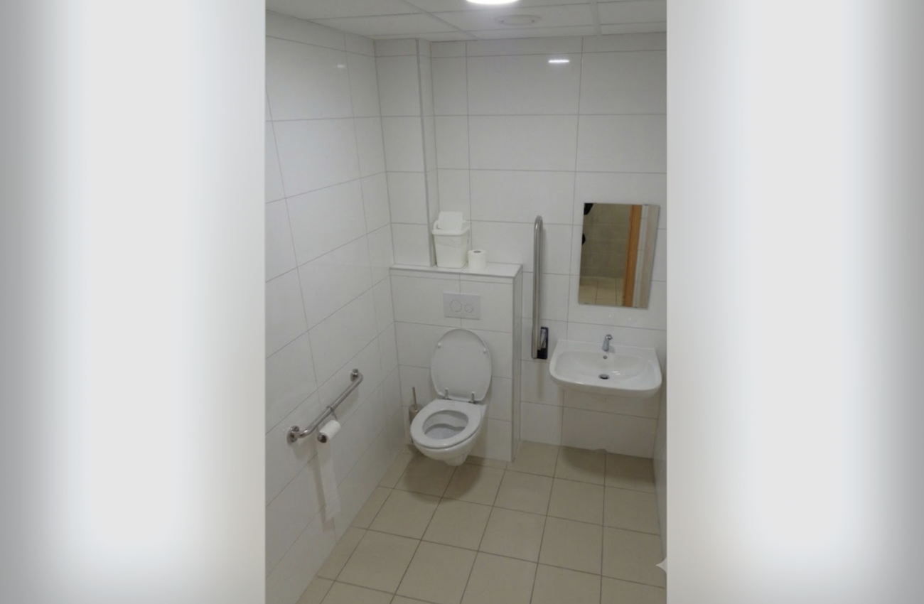 Toilette PMR - Hall Sportif des Doyards - 1