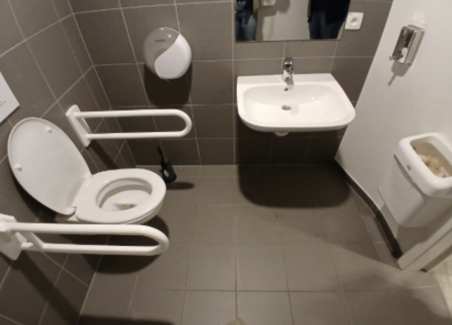 Toilette PMR - Grand Manège - Namur Concert Hall - 1