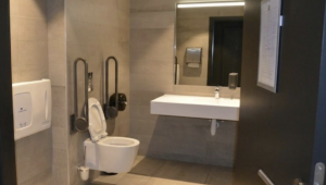 Toilette PMR - R hotel experiences et Umami