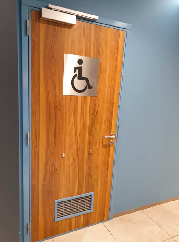 Toilettes adaptées du centre commercial Les Bastions - 25