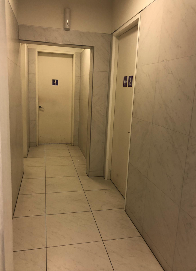  Toilettes adaptées du centre commercial Les Grands Prés  - 4