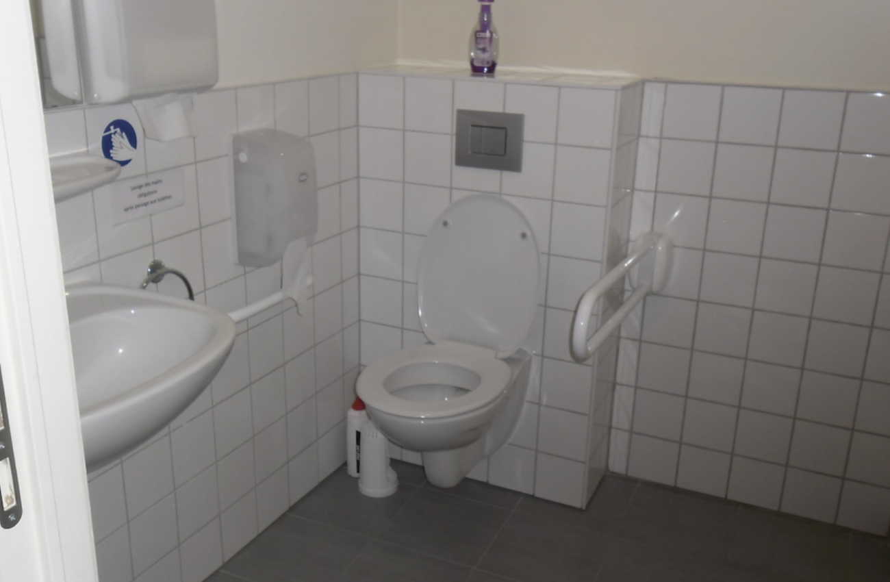Toilettes PMR - Relais du Terroir  - 1
