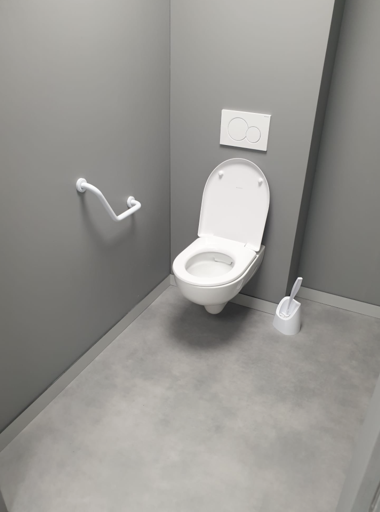 Toilette PMR de la piscine Aqualys de Comines Warneton - 1