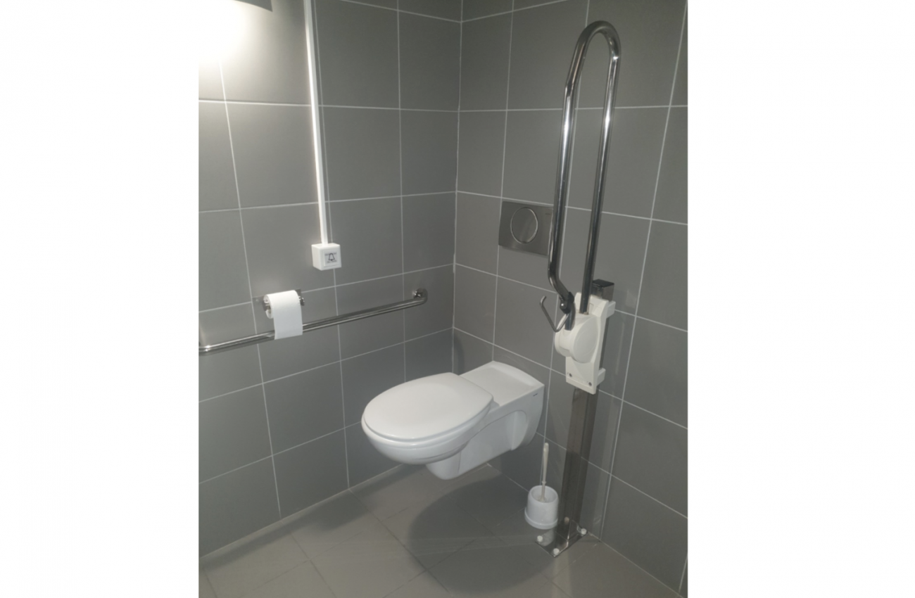 Toilette PMR de la Maison du tourisme de La Louvière - 1