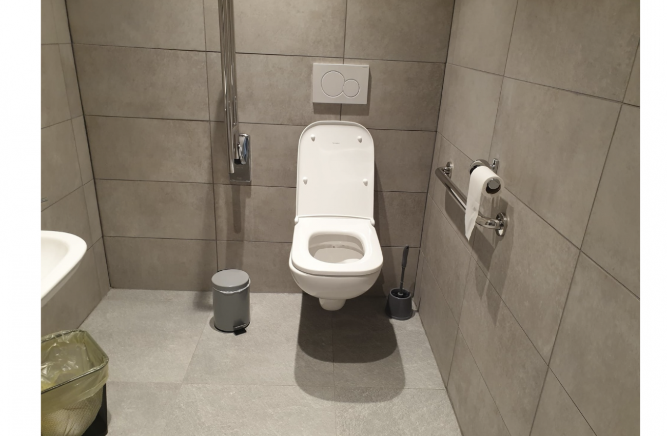Toilette PMR - Eglise d'Aiseau-Presles - 1