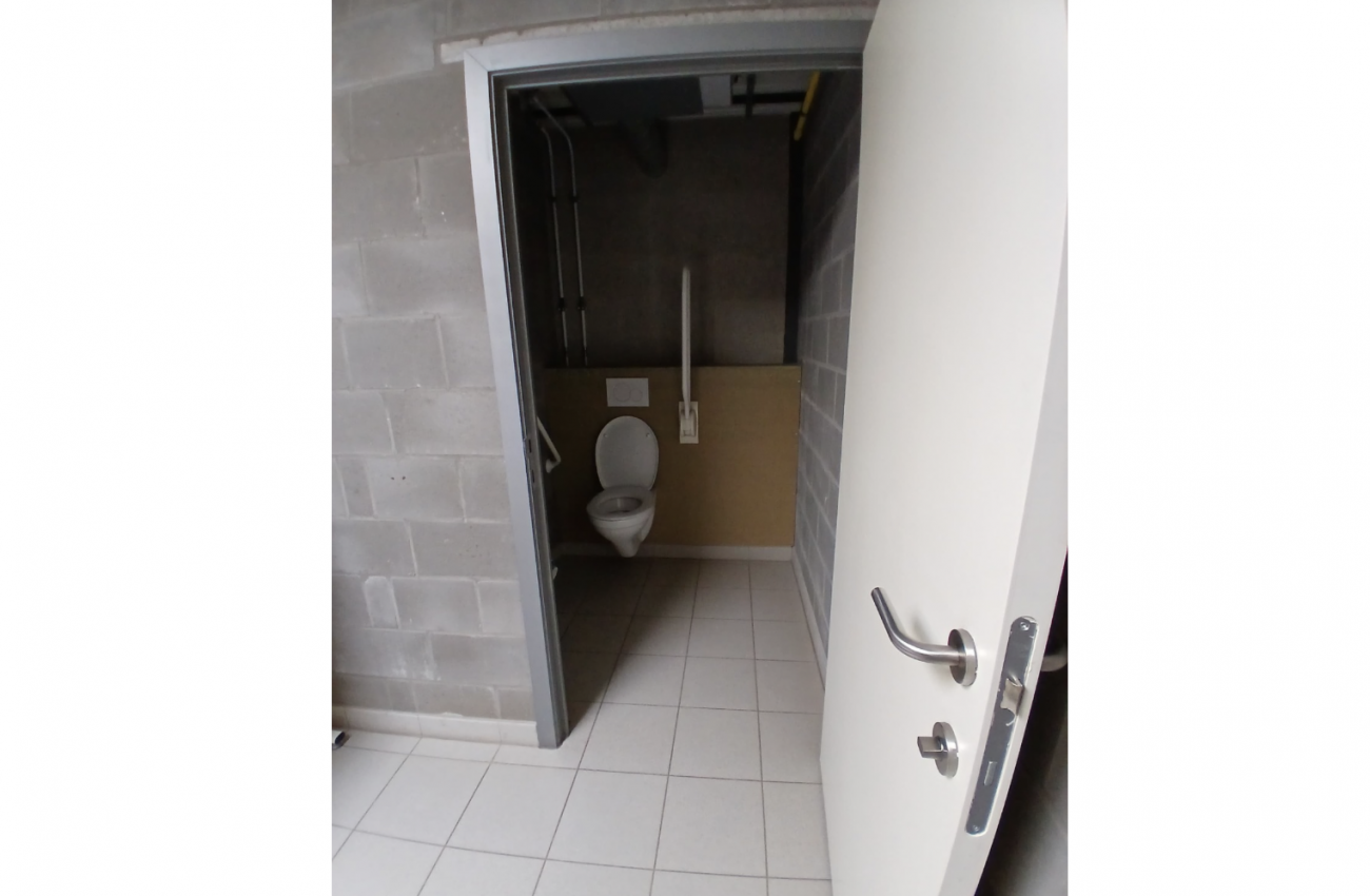  Toilette PMR - AGISC Complexe Sportif de Comines - 1