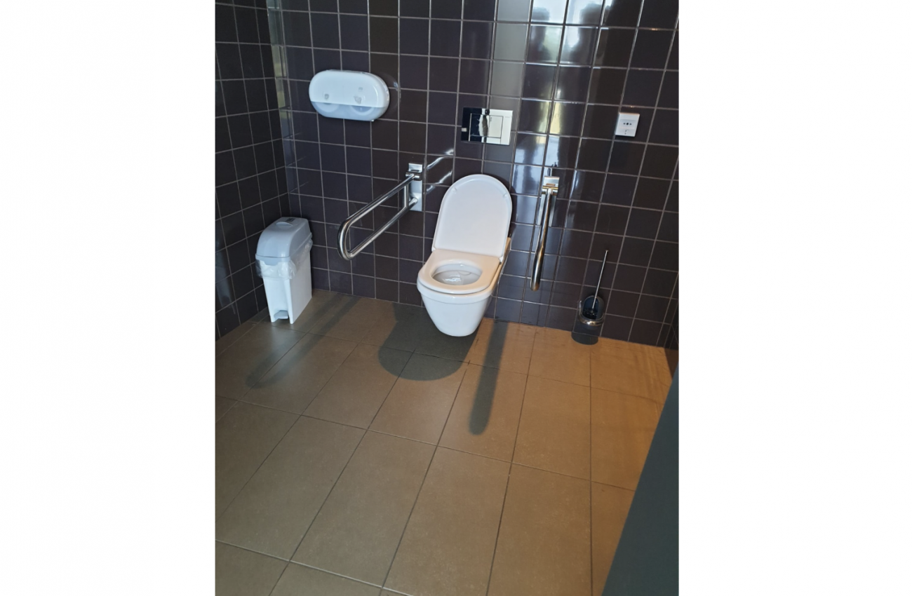 Toilette PMR - Q8 Verlaine vers Liège - 1