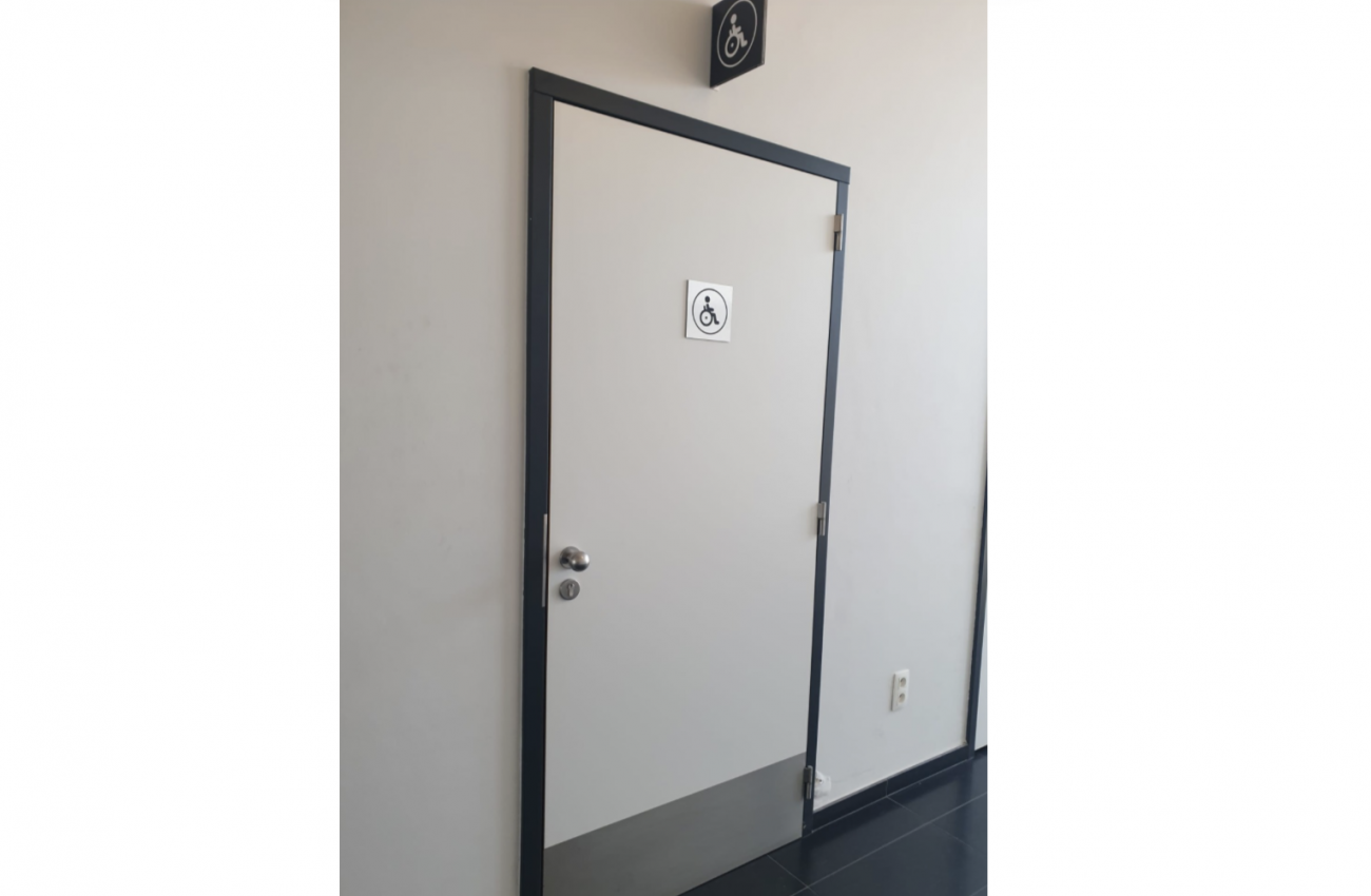 Toilette PMR - Q8 Verlaine vers Liège - 2