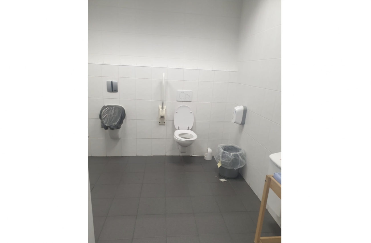 Toilette PMR du MediaMarkt de Braine l'Alleud - 1