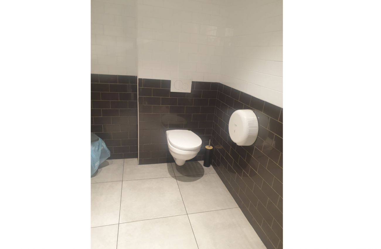 La toilette PMR du KFC de Charleroi - 1