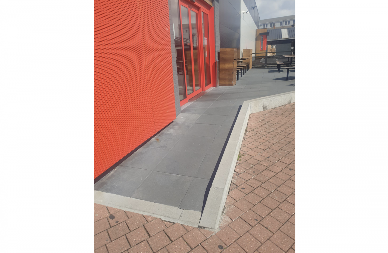 La toilette PMR du KFC de Charleroi - 2