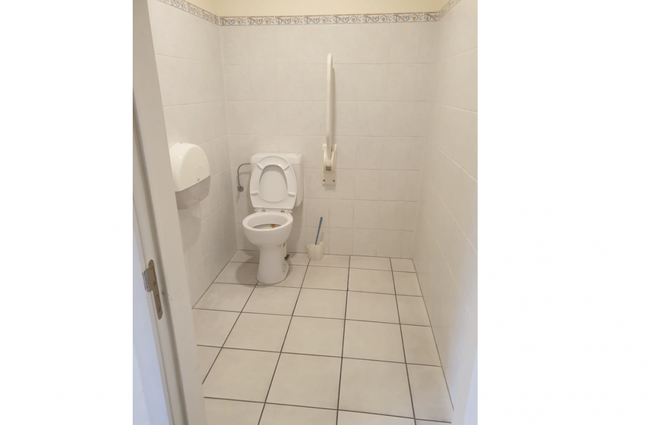La toilette PMR du C.P.A.S d'Ottignies-Louvain-la-Neuve - 1