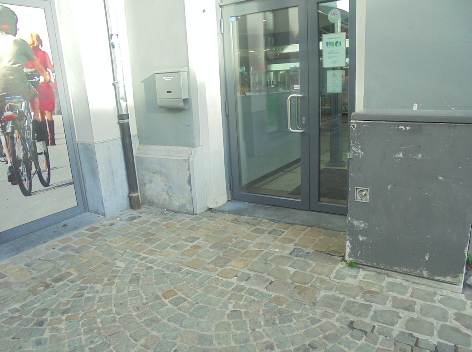 Toilette PMR de la Maison du tourisme de La Louvière - 5