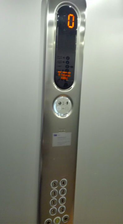 Toilette PMR de la Maison du tourisme de La Louvière - 7
